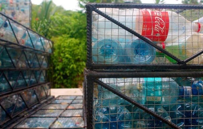 Panamada plastik butulkalardan kənd TİKİLİR - FOTOLAR