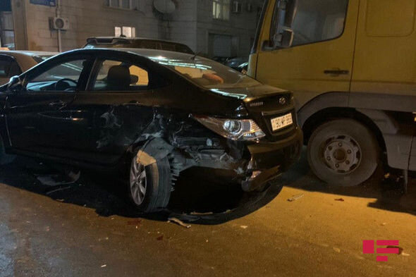Bakıda "Jeep" dörd avtomobilə çırpıldı, sürücüsü qəza yerindən qaçdı – FOTO