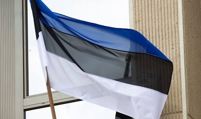 Estoniya Rusiyanı hərbi zavodu yandırmaqda ittiham edir