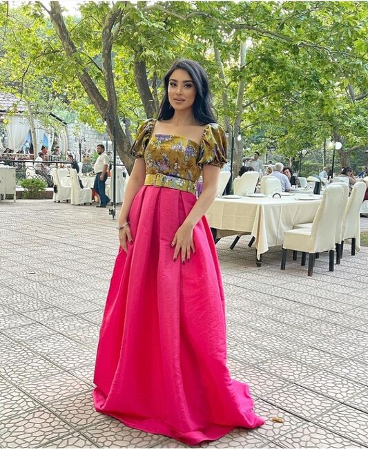 Məşhur azərbaycanlı müğənni görünüşü ilə GÖZ OXŞADI - FOTO