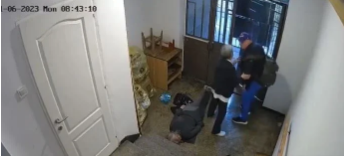 Qandonduran CİNAYƏT: Binanın pilləkənində bibisini diri-diri yandırdı -FOTO