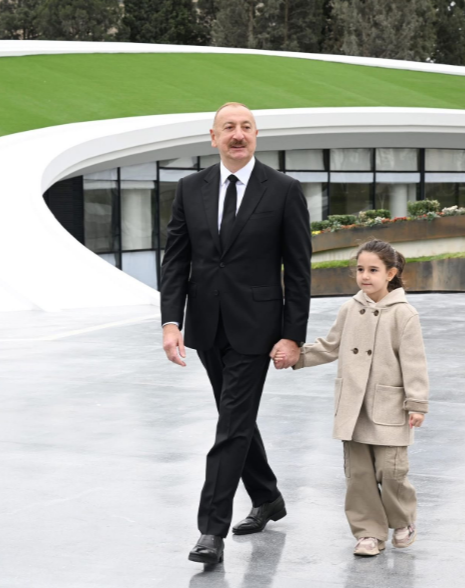 Hikmət Hacıyev Prezidentlə balaca Nilayın fotosu barədə paylaşım edib