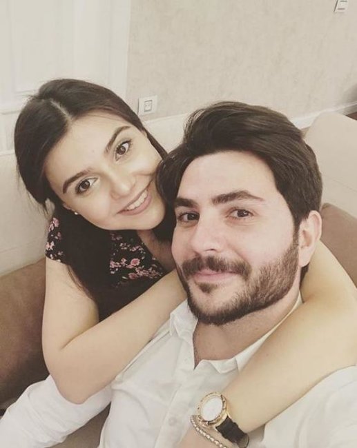 Elçindən həyat yoldaşına ad günü təbriki - FOTO