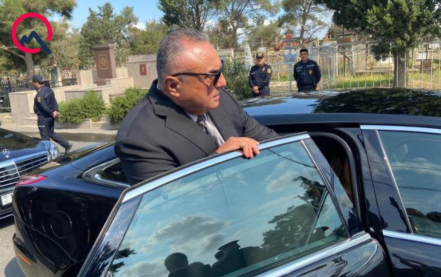 Eldar Mahmudovun oğlu üç ailənin evini dağıdır