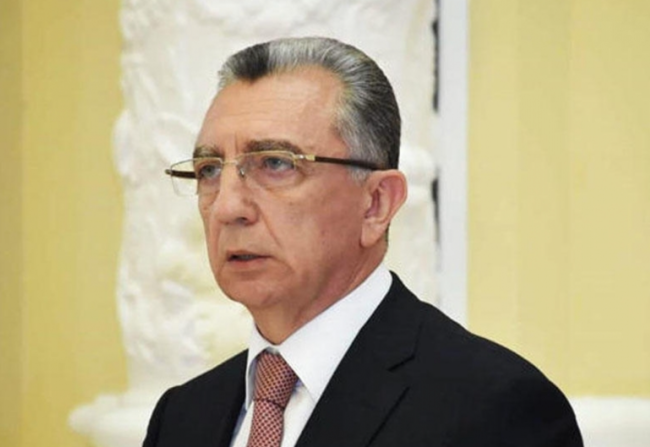 Eldar Əzizov rəisi işdən çıxardı