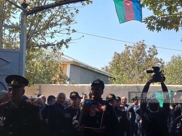 Naxçıvanda qəzada həlak olan polis serjantı Ələsgər Əsgərov dəfn edilib - YENİLƏNİB + FOTO
