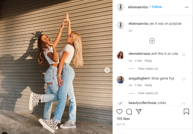 Bu yayın DƏBİ - Arxası yırtıq cins və "ürək" formalı dekolte - FOTOLAR