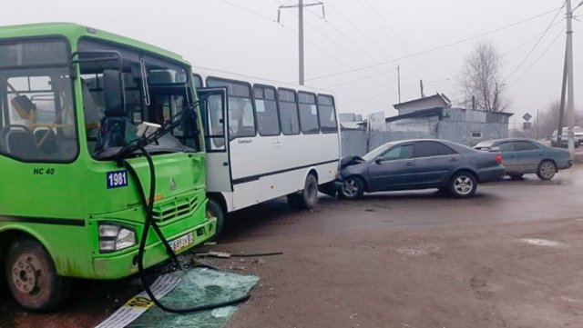 2 avtobus toqquşdu: 1 ölü, 14 yaralı - Türkiyədə