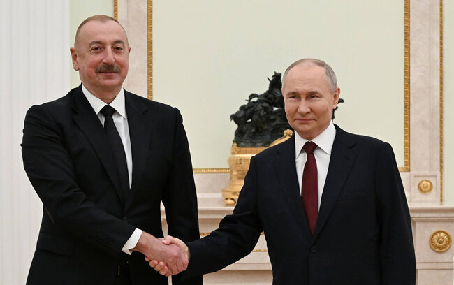İlham Əliyev Vladimir Putini təbrik etdi