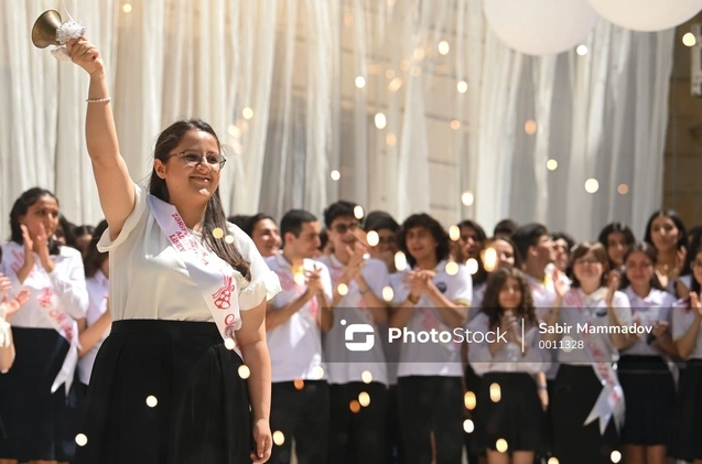 Elm və təhsil naziri "Son zəng" tədbirində iştirak edir