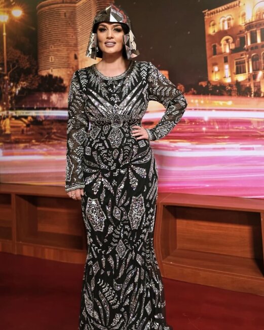 Elza Seyidcahan bu dəfə efirə dəbilqə ilə çıxdı - FOTOLAR