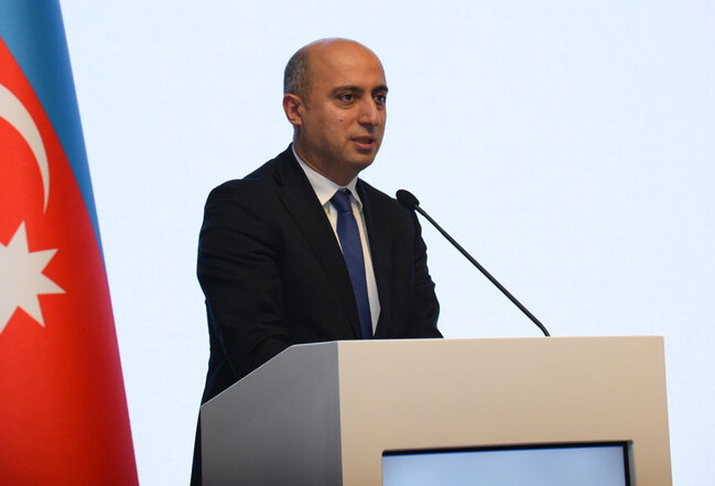 Müəllimin borcu oxumayan uşaqlarla işləməkdir - Emin Əmrullayev