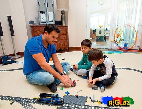 Prezidentin nəvələrindən atalarına ad günü hədiyyəsi - VİDEO