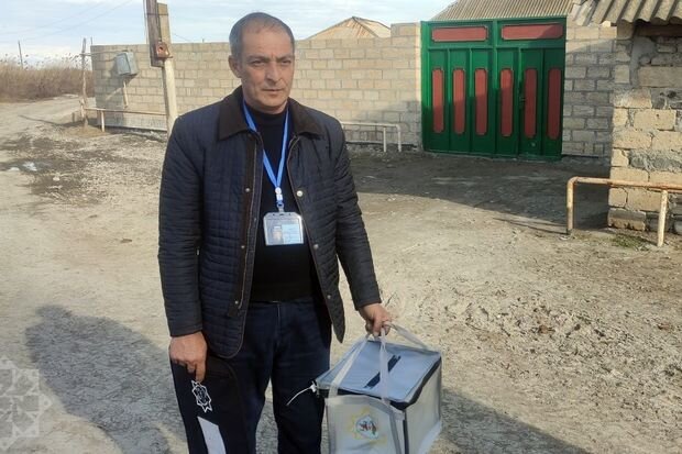Azərbaycanın ən yaşlı seçicisi səs verib - FOTO