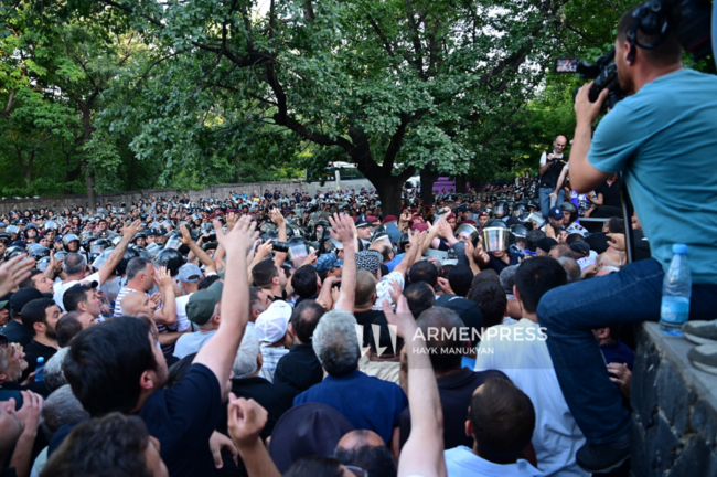 Ermənistanda baş verən toqquşmalar nəticəsində 101 mülki şəxs və polis tibbi yardım üçün müraciət edib