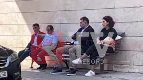 Qənirə Paşayeva komaya düşdü: Həmkarları Mərkəzi Klinikaya gəldilər - YENİLƏNİB + CANLI YAYIM