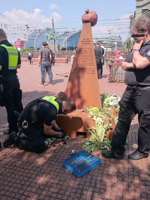 Almaniyada qondarma "erməni soyqırımı" abidəsi SÖKÜLDÜ - FOTO