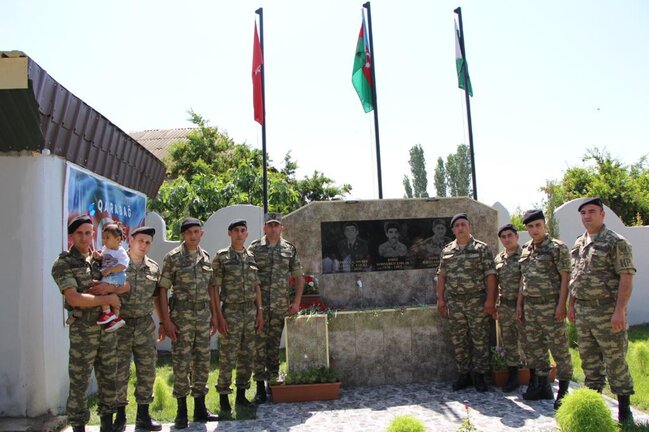 Yevlaxda şəhidlərin xatirəsinə ucaldılmış bulağın açılışı olub - FOTOLAR