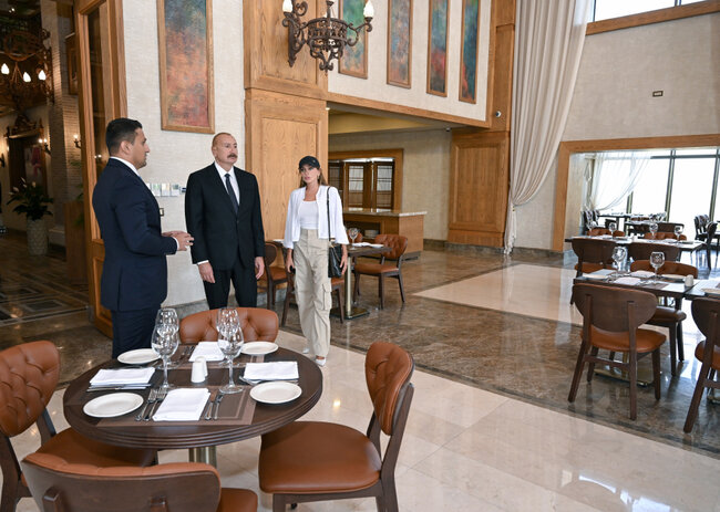 Prezidentlə xanımı Şamaxıda daha bir hotel açılışında - Fotolar