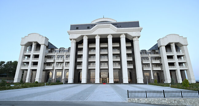 Prezidentlə xanımı Şamaxıda daha bir hotel açılışında - Fotolar