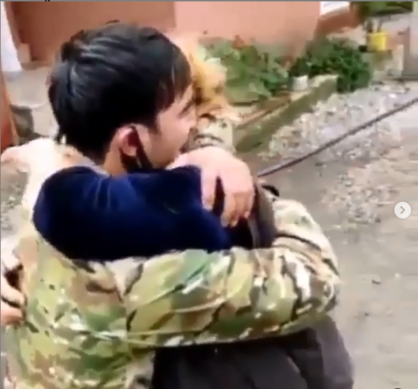 Anasının dizi üstə sürünməyinə razı olmayan İGİDİMZ: "Dedim eləmə bunu, qayıdacam" - VİDEO