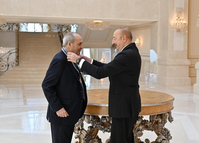 "Əsl Babək sizsiniz" - Rasim Balayevdən Prezidentə