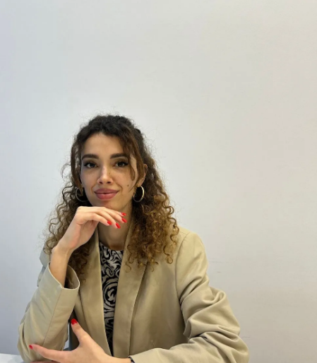 İnsanlar niyə sosial şəbəkələrdə real həyatda olduqları kimi deyillər? - PSİXOLOQDAN AÇIQLAMA