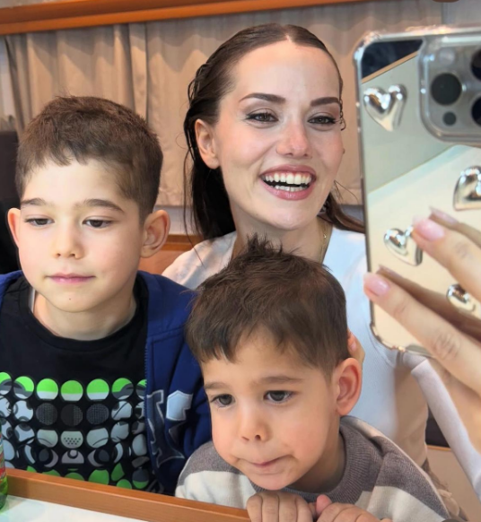 Fahriye Evcendən oğulları ilə yeni FOTOLAR