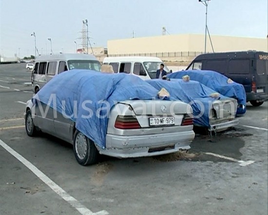 Bakıdakı "ştrafnoy"da yandırılan maşınların FOTOLARI