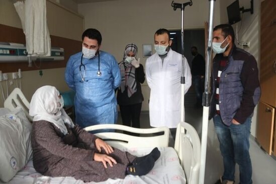 103 yaşlı qadın koronavirusu məğlub etdi - FOTO