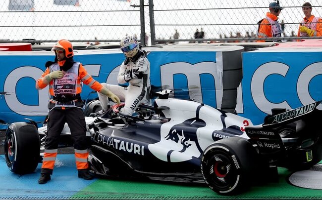 "Formula 1": Daniel Rikkardonun əli qırılıb