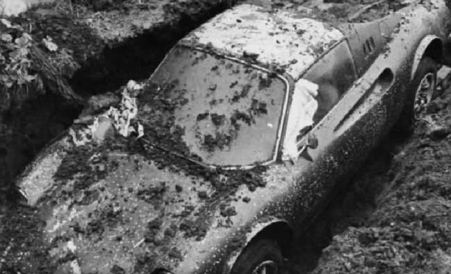 Bağçada basdırılmış olan Ferrarinin sirri 40 il sonra ortaya çıxdı - FOTO