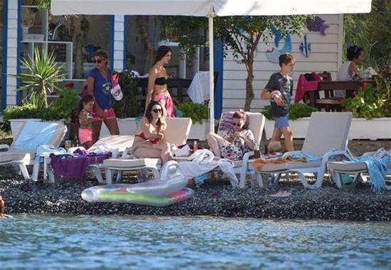 Murat Bozun sevgilisi Aslı çimərlikdə - FOTOLAR