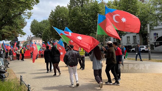 Berlində güney azərbaycanlılar etiraz aksiyası keçirib - YENİLƏNİB + VİDEO