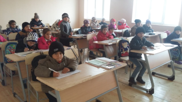 Azərbaycanda məktəb yoxdur, şagirdlərə açıq havada dərs keçilir? - Açıqlama - VİDEO