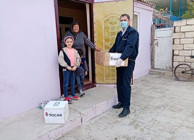 SOCAR-ın idarələri çətin vəziyyətdə olan ailələrə yardım edib