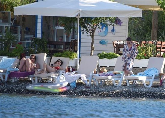 Murat Bozun sevgilisi Aslı çimərlikdə - FOTOLAR