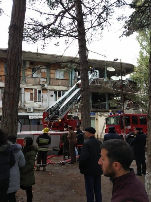 Məcburi köçkünlərin binasında yanğın – Fotolar