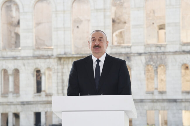 Şuşada Dünya Azərbaycanlılarının V Qurultayı başlayıb, Prezident çıxış edir - FOTO