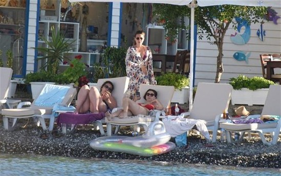 Murat Bozun sevgilisi Aslı çimərlikdə - FOTOLAR