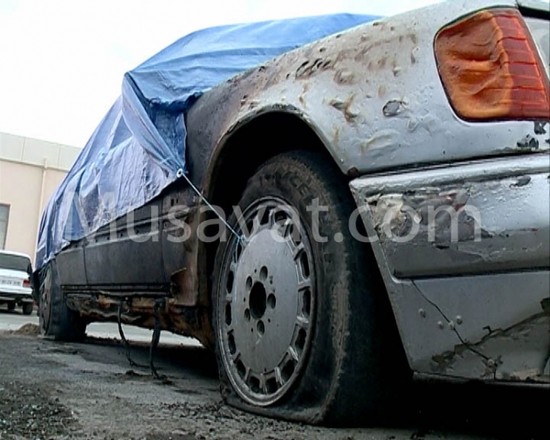 Bakıdakı "ştrafnoy"da yandırılan maşınların FOTOLARI