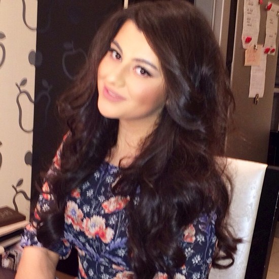 İlqarə stilində dəyişiklik etdi - sarı saçlı...