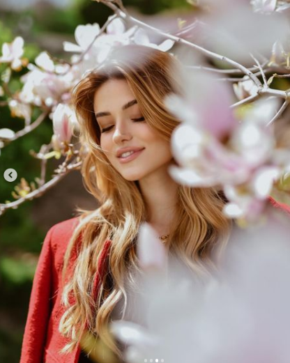 Mələkxanımın özündən gözəl qızı gözəlliyi ilə GÖZ OXŞADI - FOTO-VİDEO