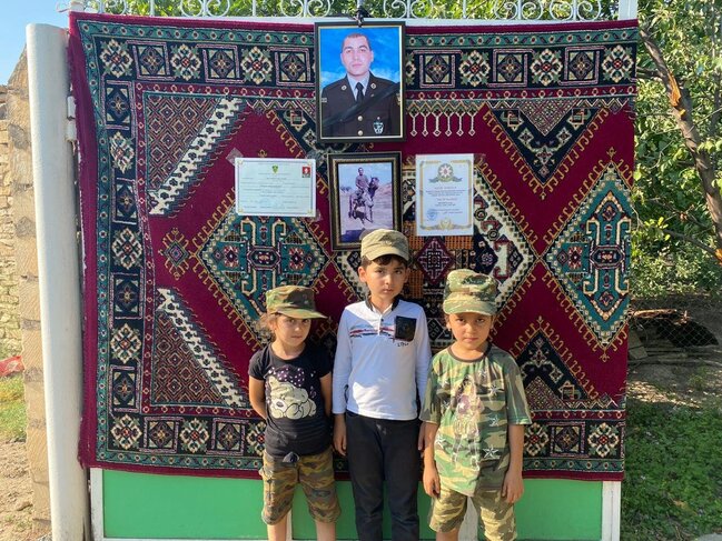 Məşhur azərbaycanlı modelyer Diana Ahadpur şəhidimizin 3 övladını himayəsinə götürdü