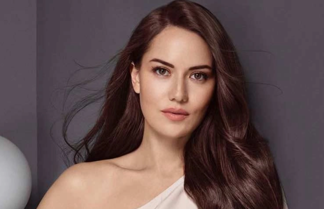 "Xoşbəxtlik dərini gözəlləşdirir"- Fahriye Evcen