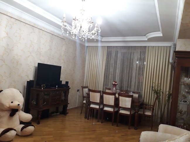 Təcili Badamdar qəsəbəsində mənzil satılır!