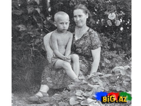 Putin 93 yaşlı müəlliməsinə ev bağışladı - FOTO