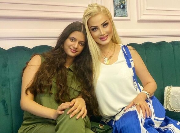 Məleykə Əsədova qızı ilə YENİ FOTO