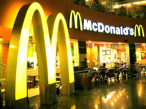 Nərimanovdakı "McDonalds"da 1000 manatlıq oğurluq