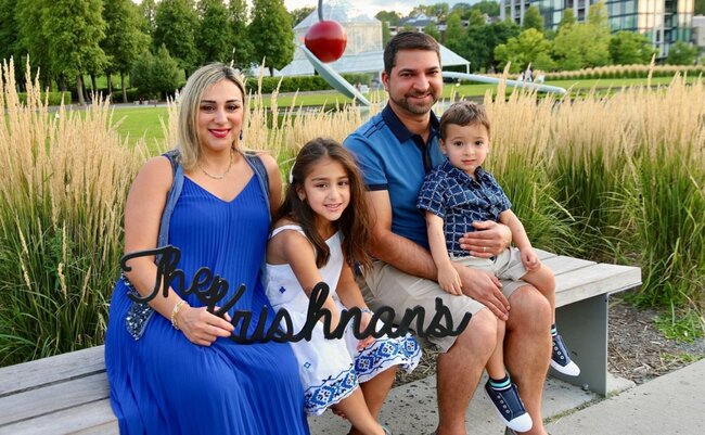 Əcnəbiyə ərə gedən Günel ailəsi ilə fotolarını paylaşdı